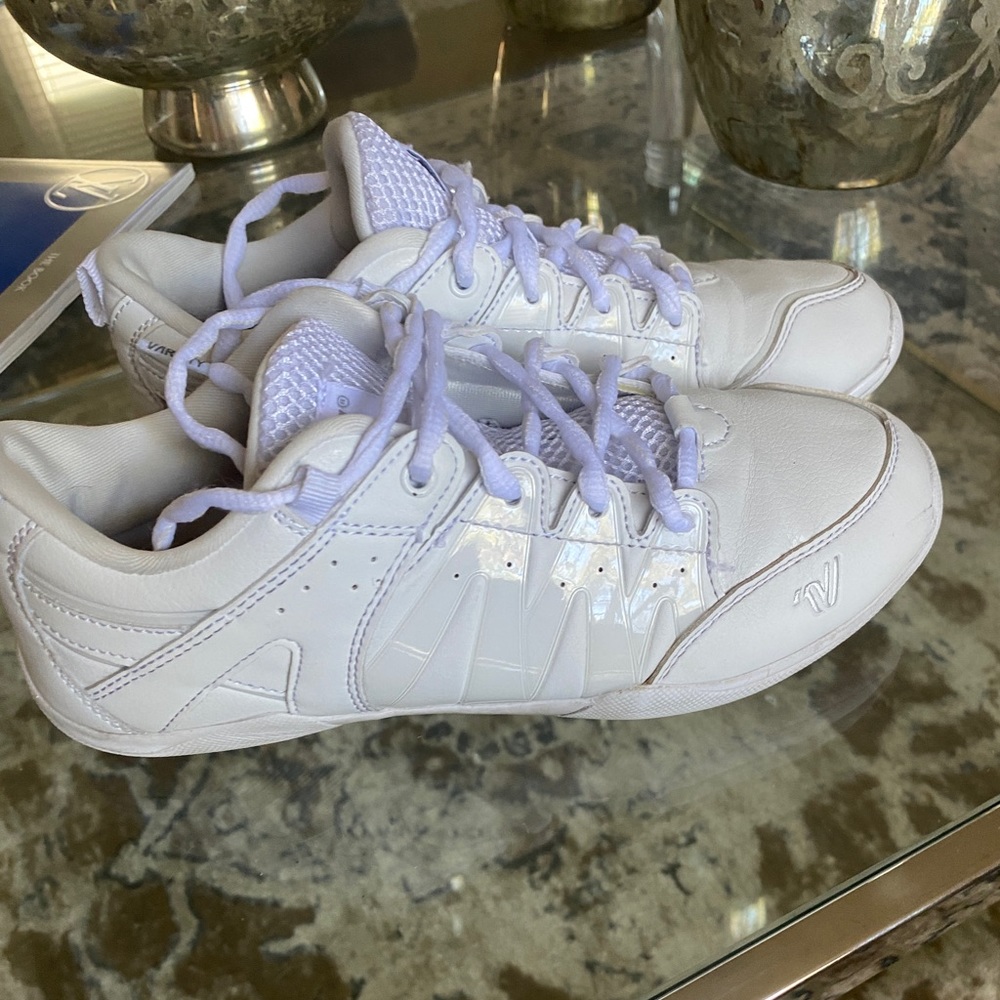 White Varsity Charge cheer shoes sz 7 *new edition*